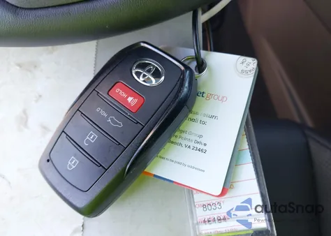 2024 Toyota Crown Xle z USA, uszkodzony, nr VIN JTDAAAAF3R3028252